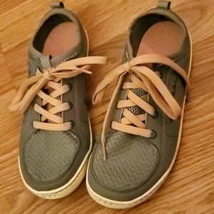 ASTRAL WOMENS SHOES SIZE 6